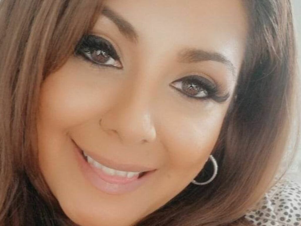 Live sex webcam photo for CheekyFlower #276275775