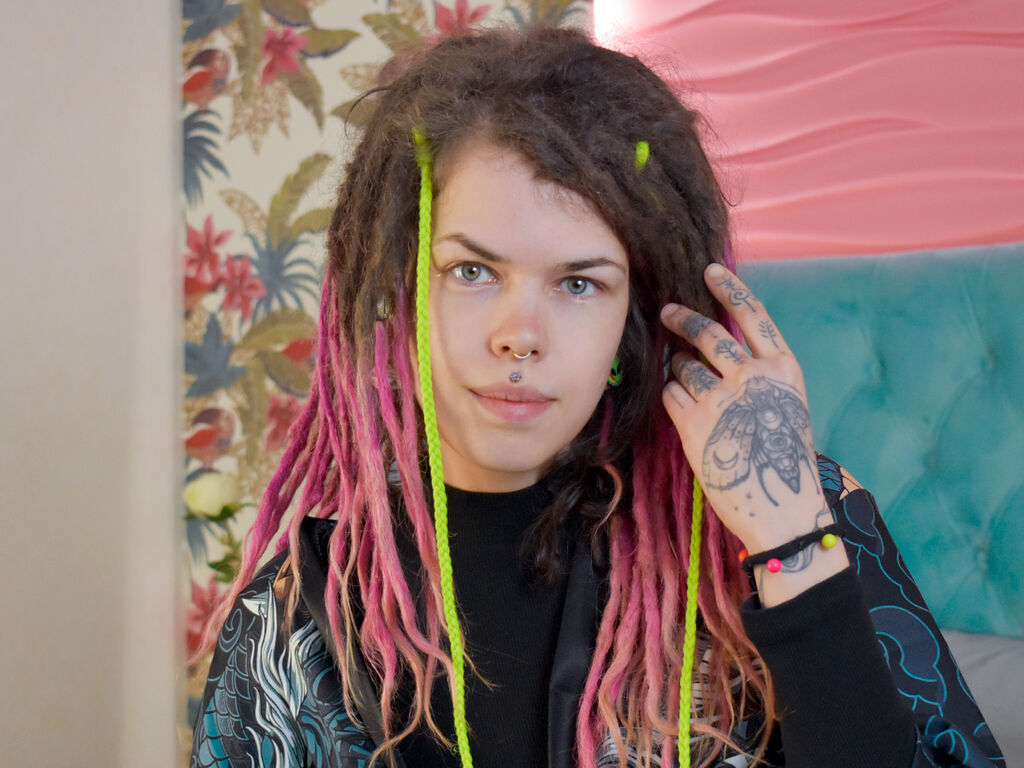 Live sex webcam photo for ChelseaFelix #277561681