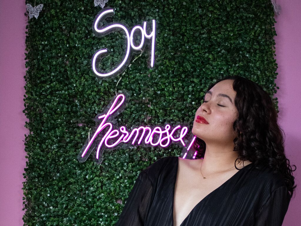 Live sex webcam photo for CherrylMon #276287687