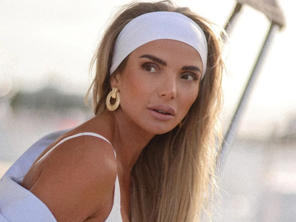 Live sex webcam photo for ChloeGreeny #276385206