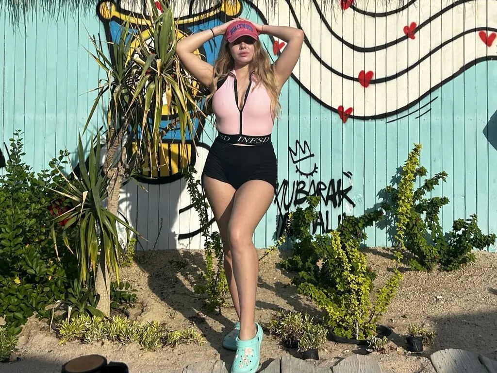 Live sex webcam photo for ChloeIvy #277006560