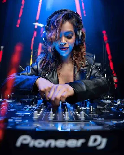 Live sex webcam photo for ChloeNova #290138516