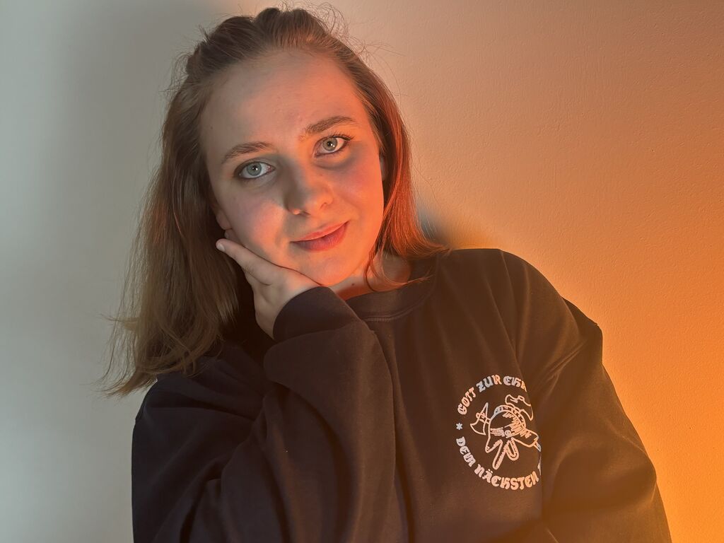 Live sex webcam photo for ChristianeLee #277770736