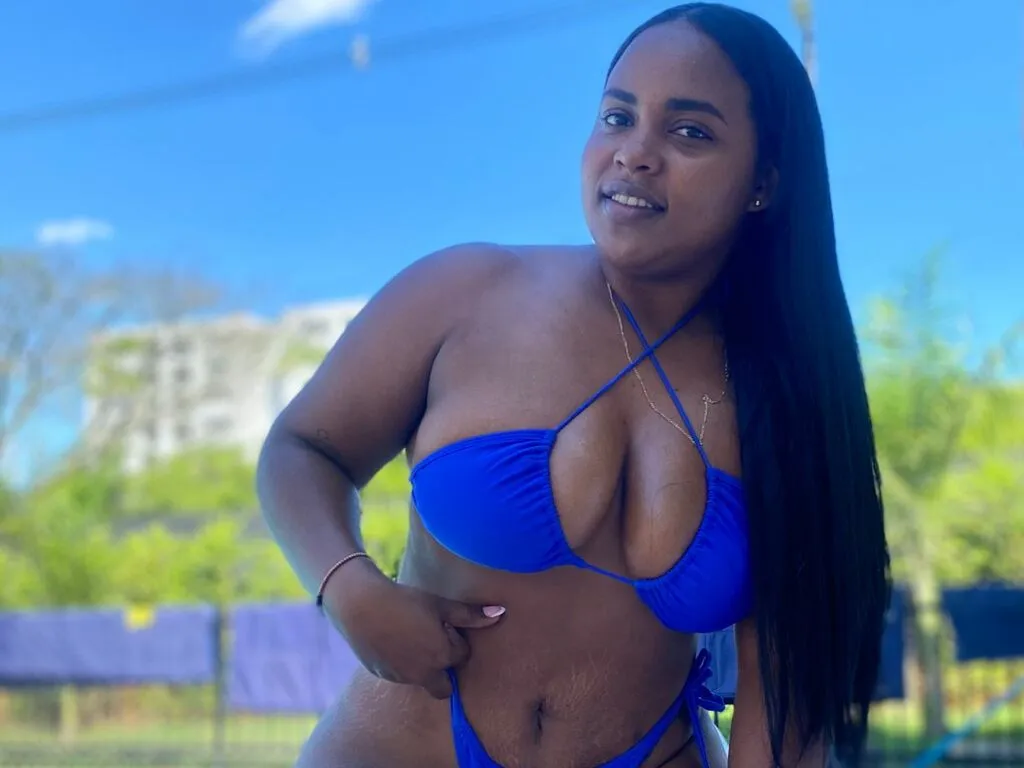 Live sex webcam photo for CintiaBrener #275807188