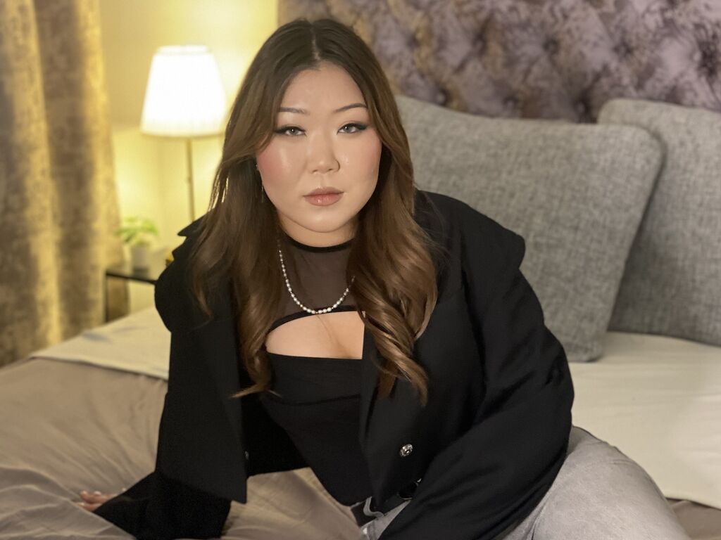 Live sex webcam photo for ClioYanni #277536857