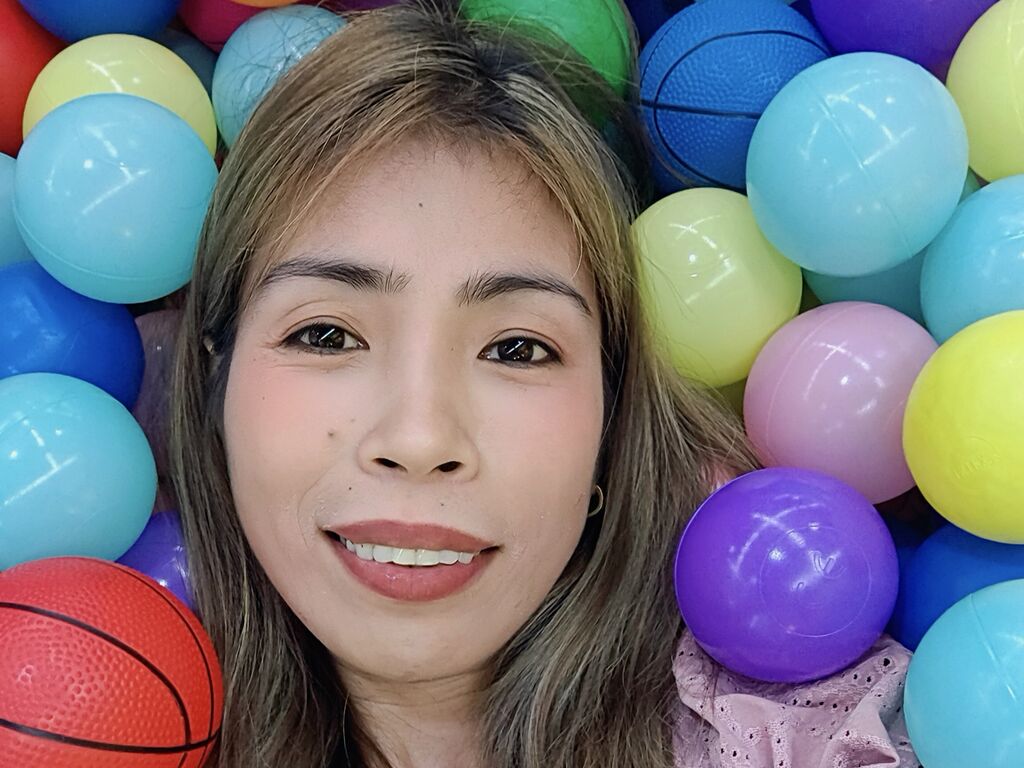 Live sex webcam photo for CossieLy #276976563