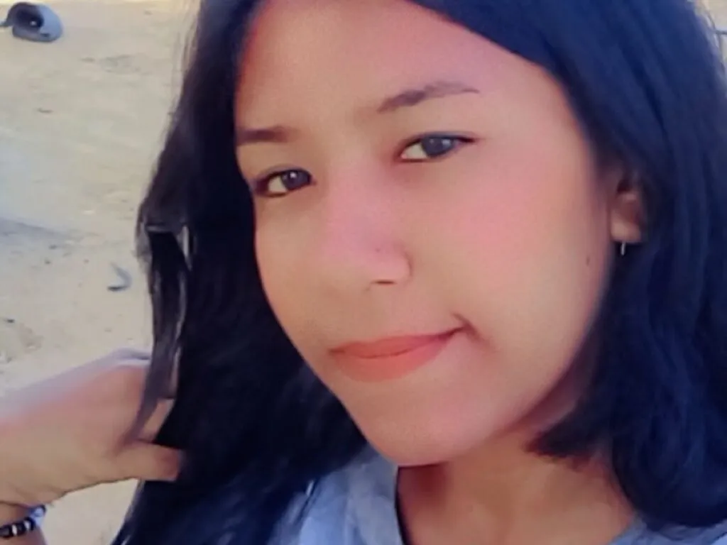 Live sex webcam photo for CrismyMia #277894244