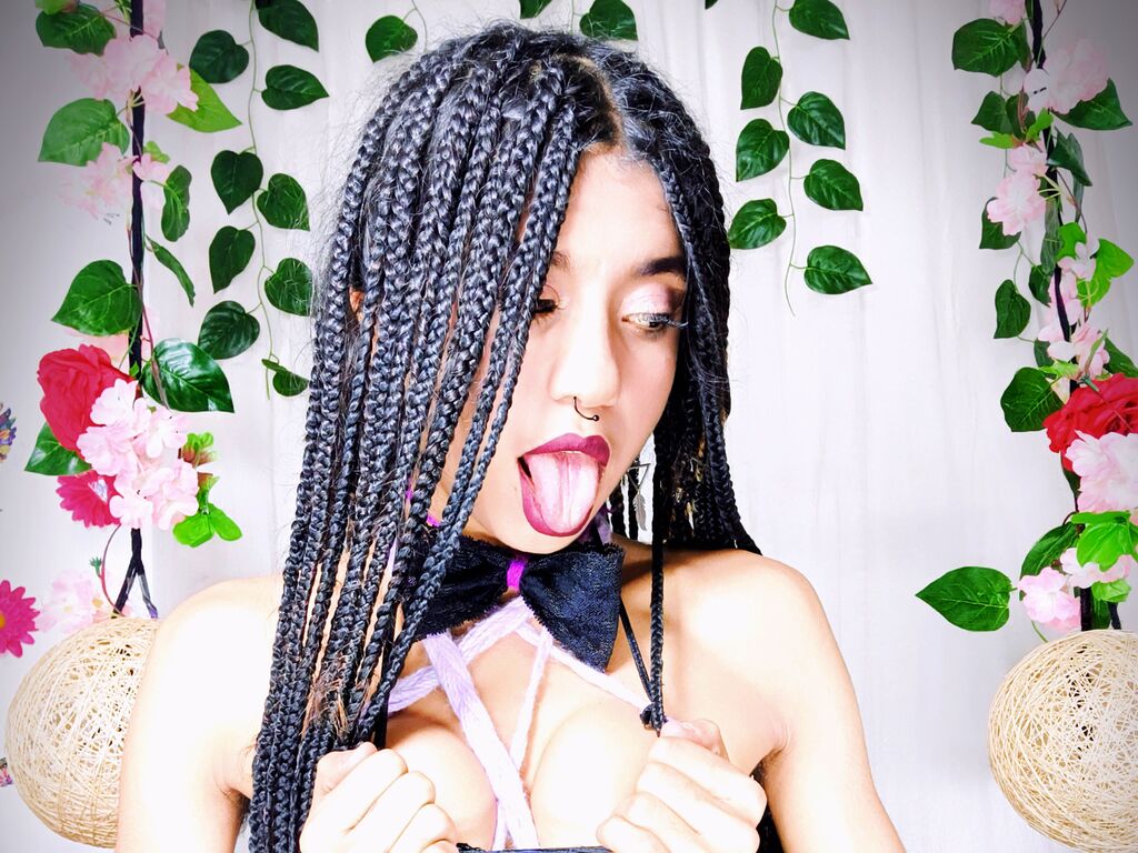 Live sex webcam photo for CristalEma #276946891