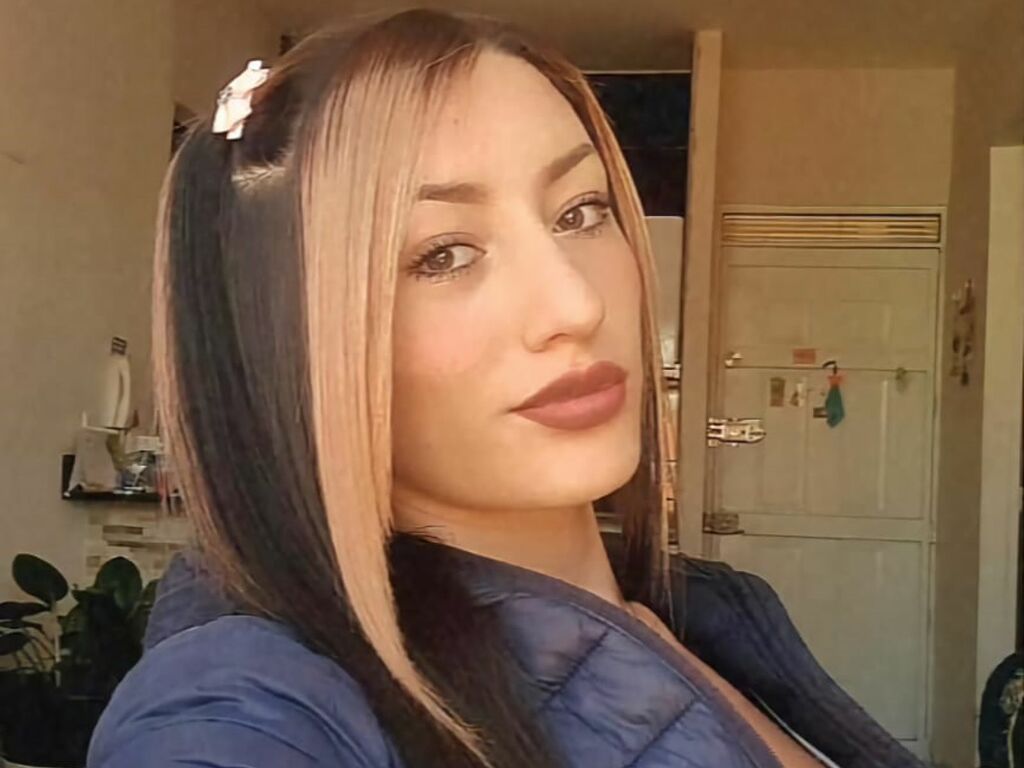 Live sex webcam photo for CrystalSoff #277211242