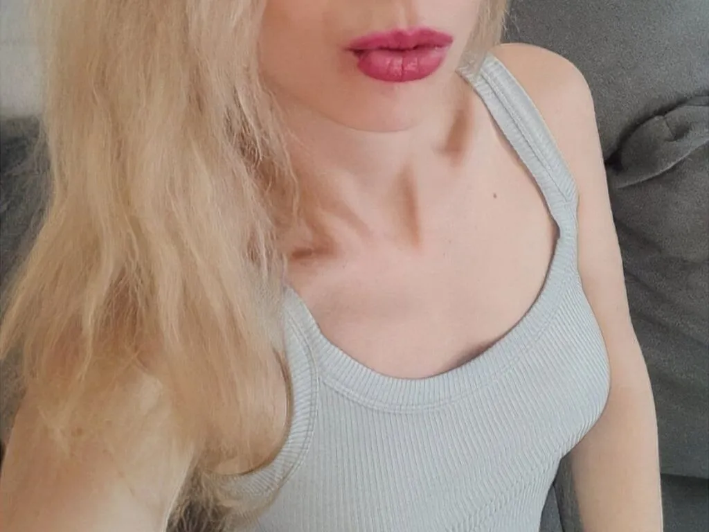 Live sex webcam photo for CurlySusana #277494719