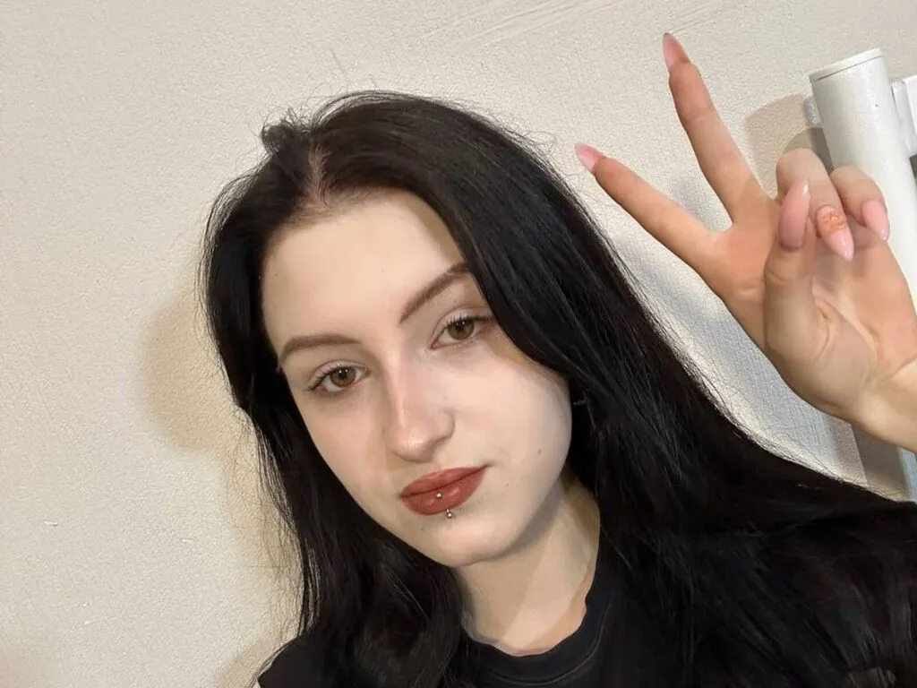 Live sex webcam photo for DarlineHallock