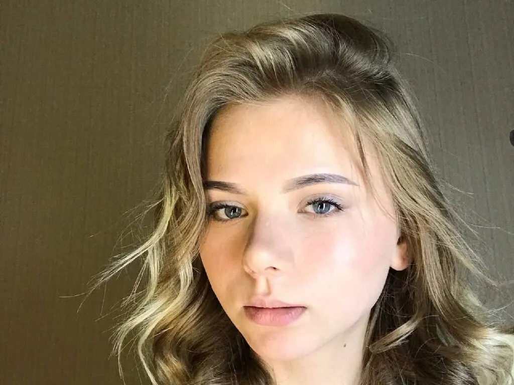 Live sex webcam photo for DianeSmit #277920075