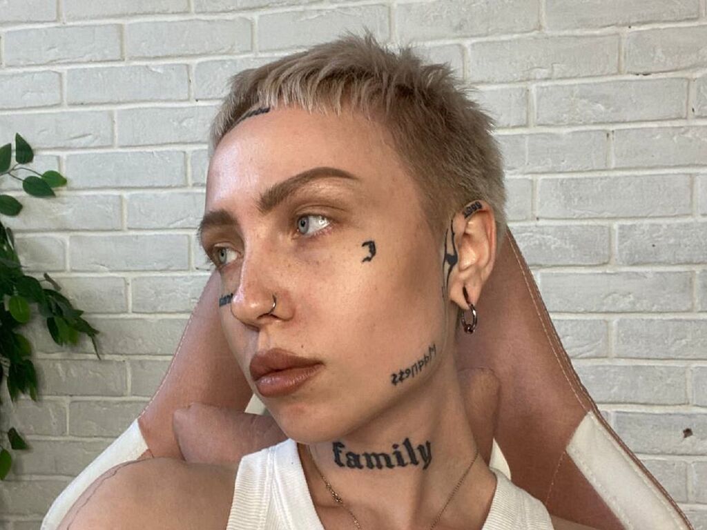 Live sex webcam photo for DorettaClose #277949724