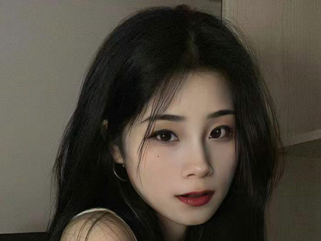 Live sex webcam photo for DreaMero #277979536