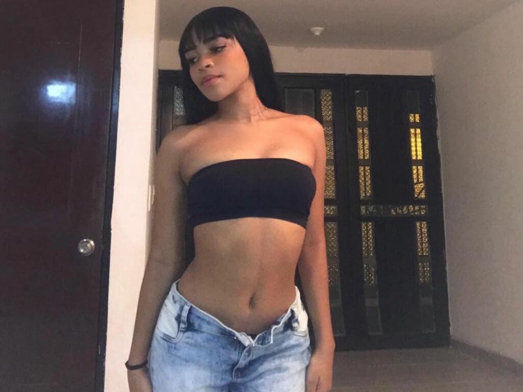 Live sex webcam photo for DulcetMontes #277686462