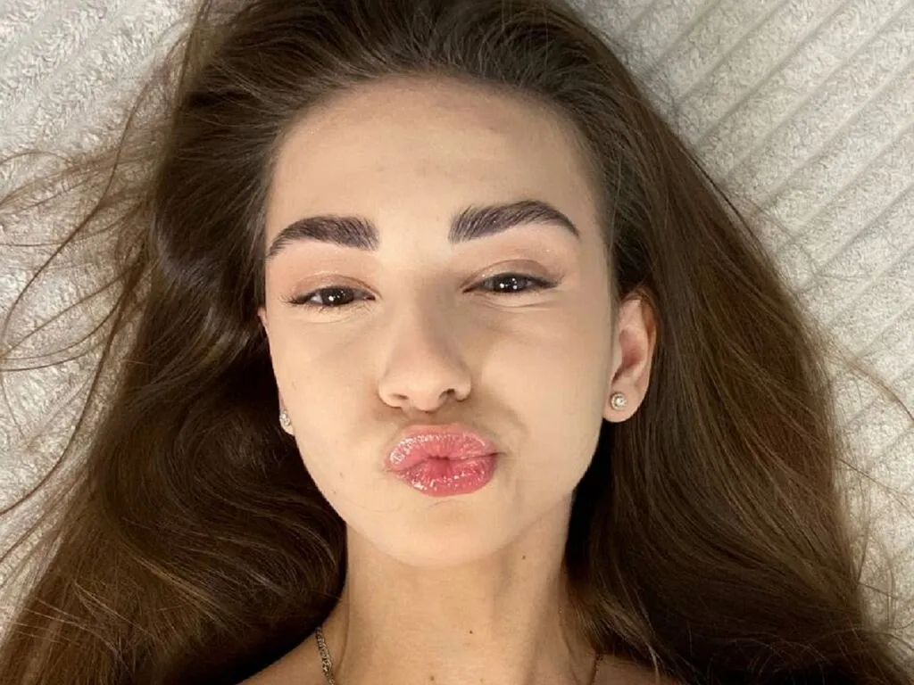 Live sex webcam photo for EarleneBiers #278294173