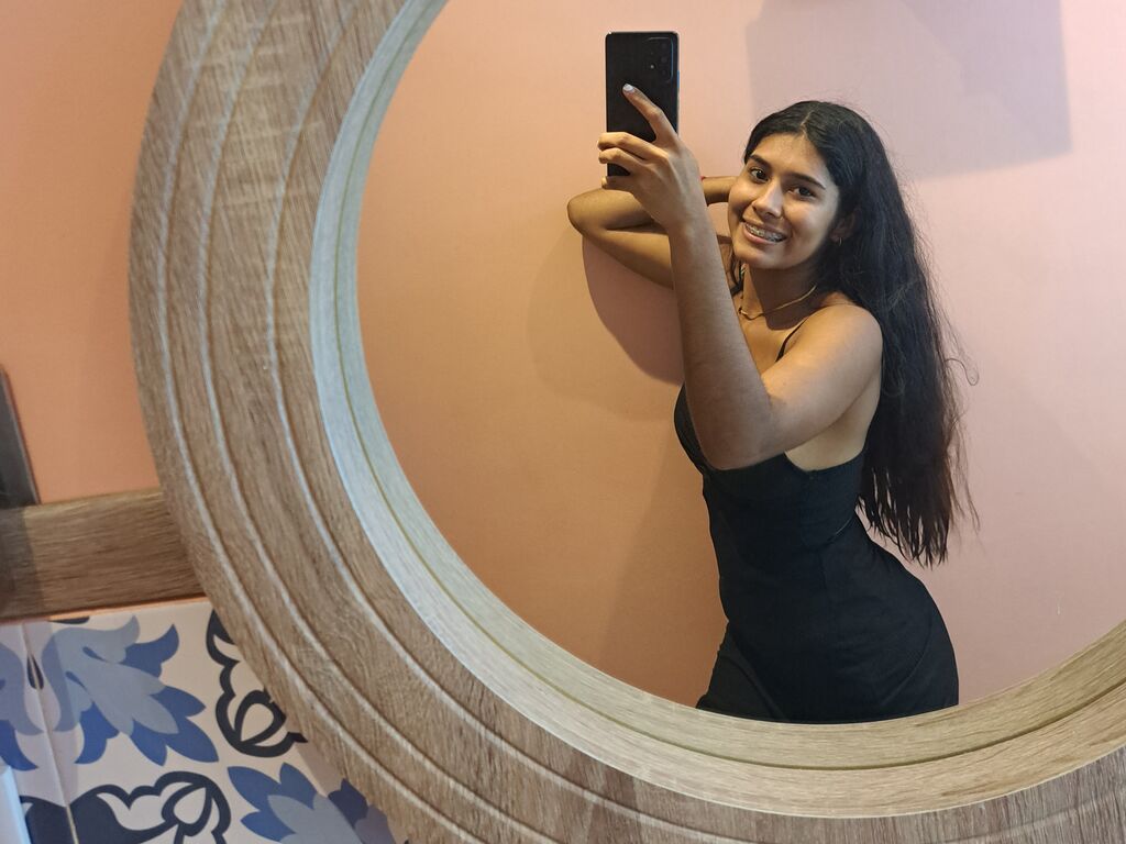 Live sex webcam photo for EdymWillman #277250903