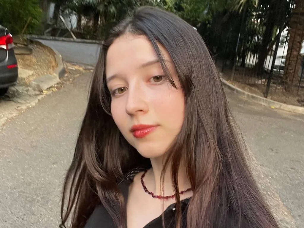 Live sex webcam photo for ElainMoore