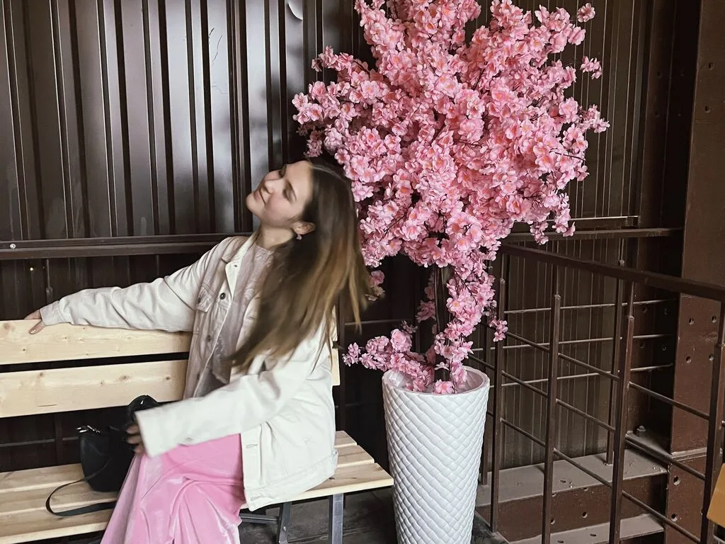 Live sex webcam photo for ElgaBraklin #277897171