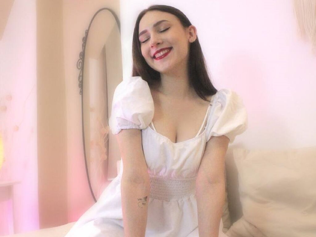 Live sex webcam photo for EllenWay #277797257