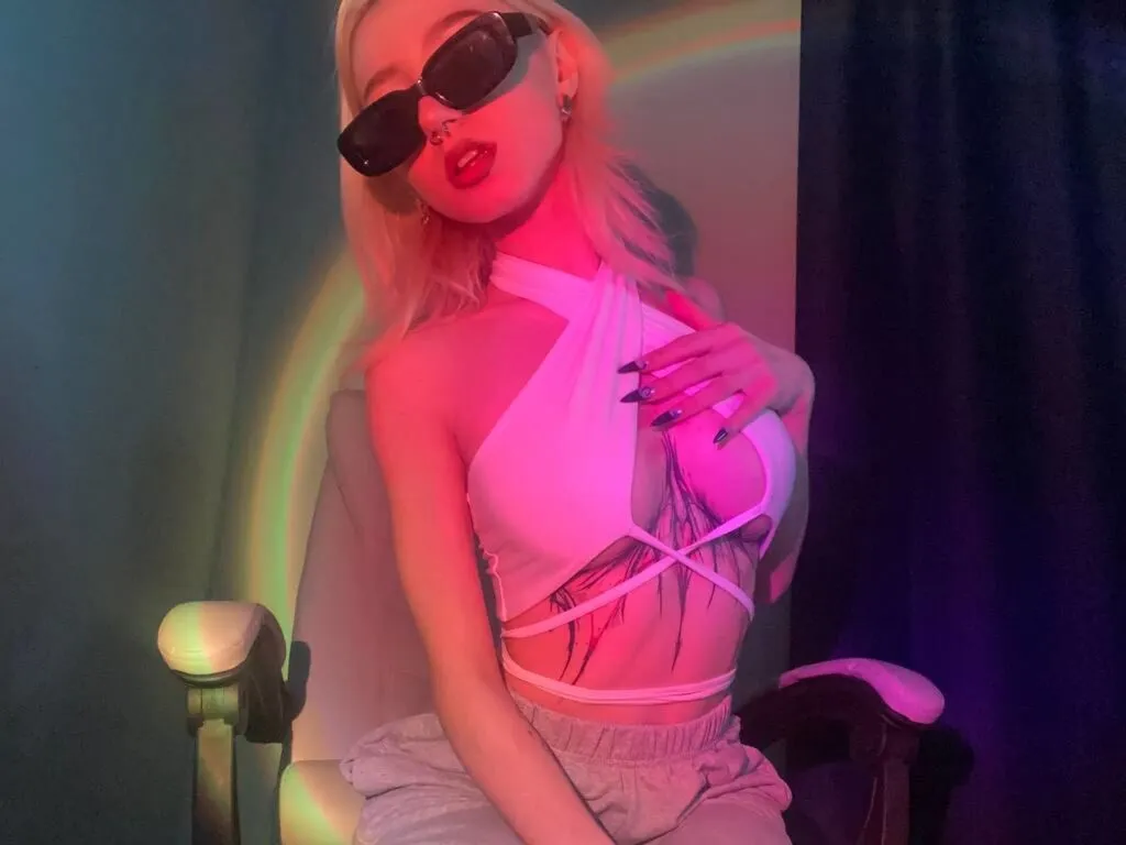 Live sex webcam photo for EllisonHall #275874949