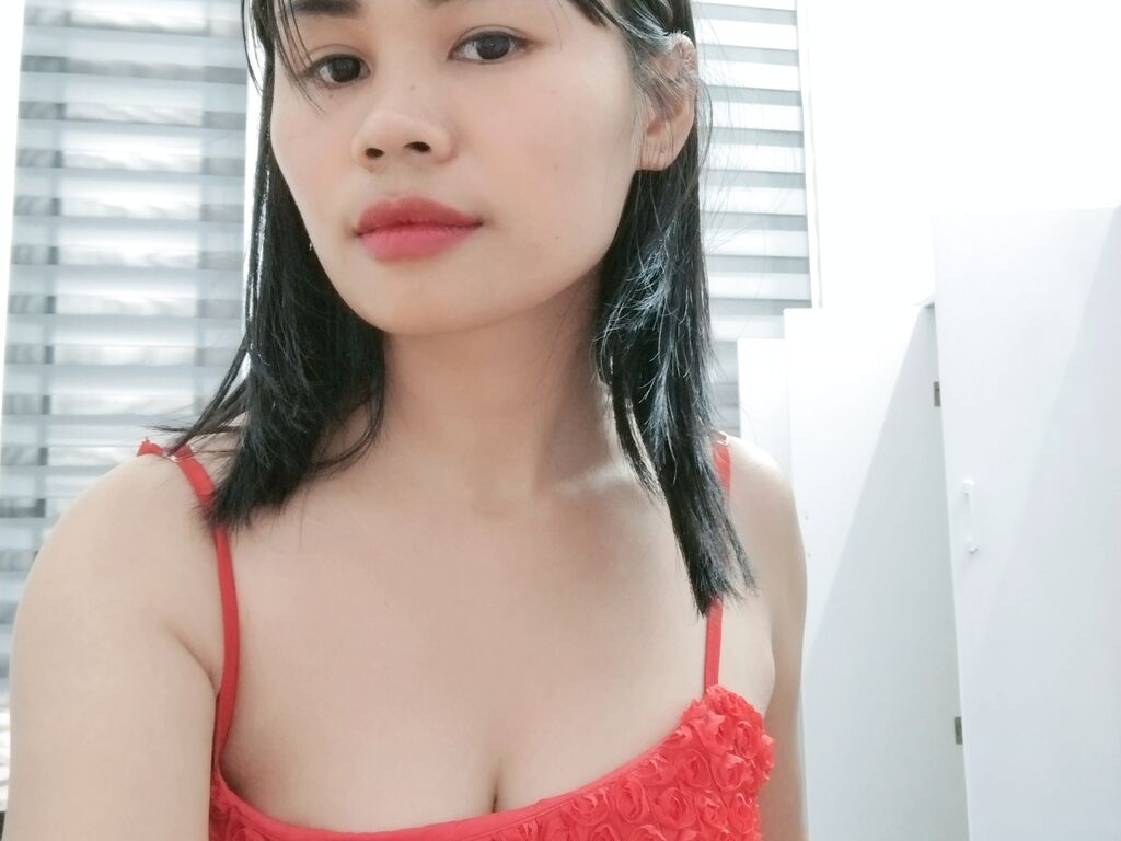 Live sex webcam photo for EllyMi #276452976