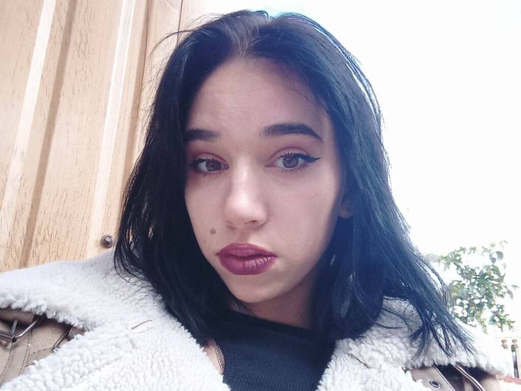 Live sex webcam photo for ElwineHaskell #277405156