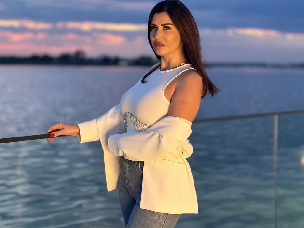 Live sex webcam photo for ElyseSuzan #277842937