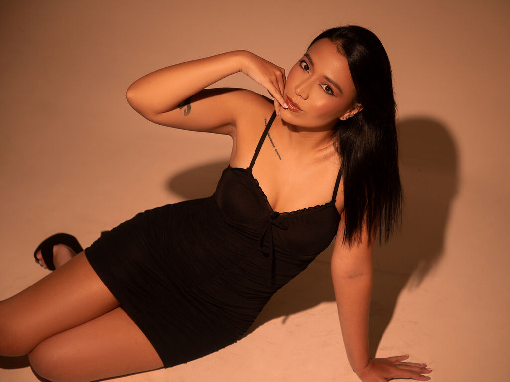 Live sex webcam photo for EmaColliins #277809567