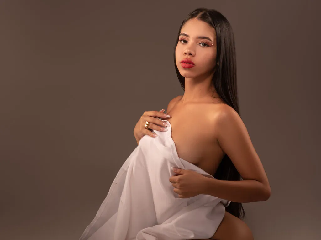 Live sex webcam photo for EmaaGarces #276915841