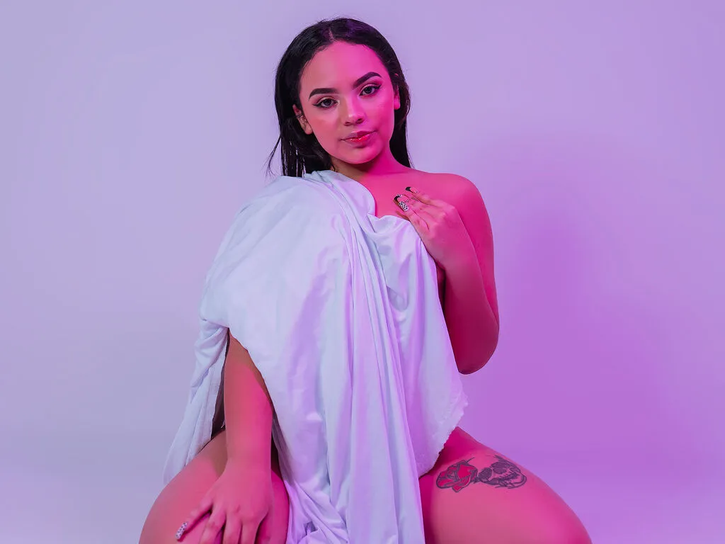 Live sex webcam photo for EmiliSaenz #276327405