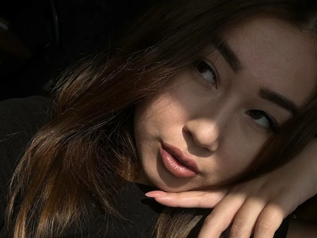 Live sex webcam photo for EmiliaBrowny #276741153