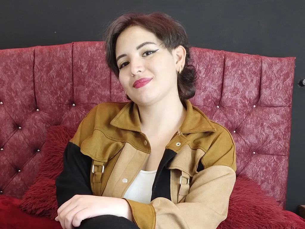 Live sex webcam photo for EmiliePerry #277287384