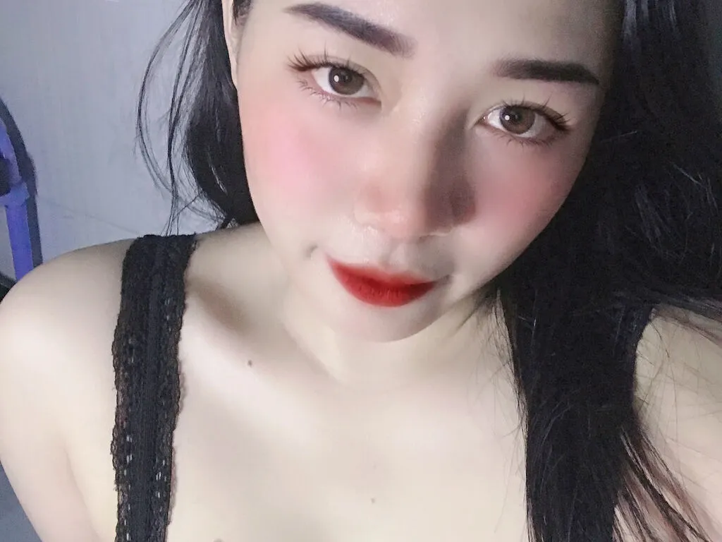 Live sex webcam photo for EmilyHong #276293101
