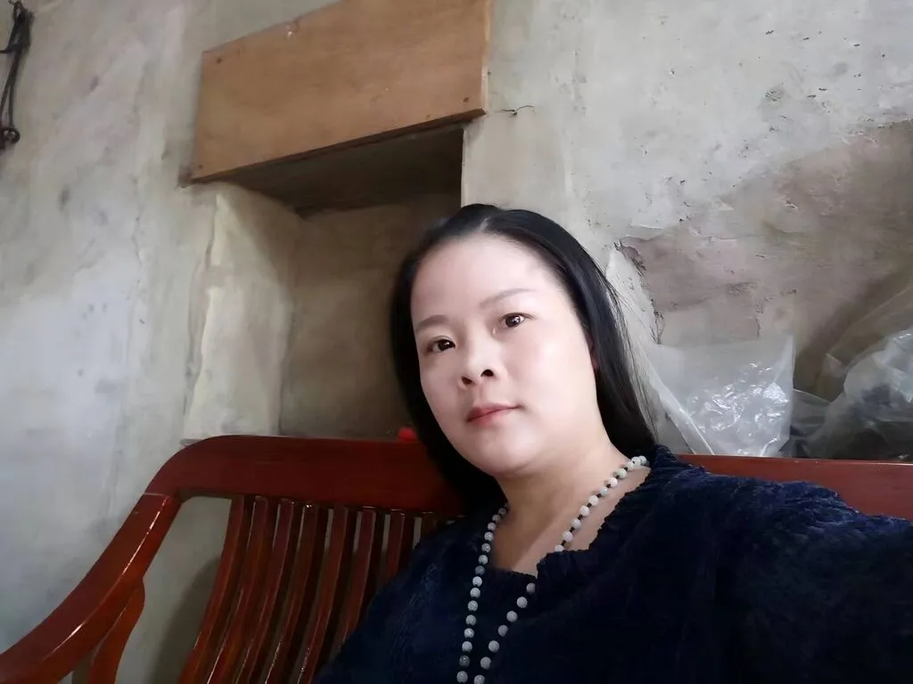 Live sex webcam photo for EmilyHothong