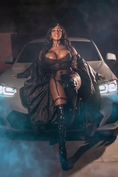 Live sex webcam photo for EmilyKorz #290157833