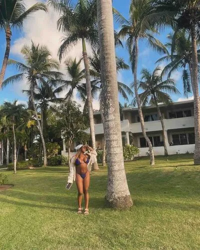 Live sex webcam photo for EmilyKorz #290157865