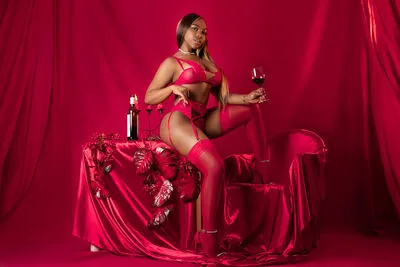 Live sex webcam photo for EmilyKorz #290157875