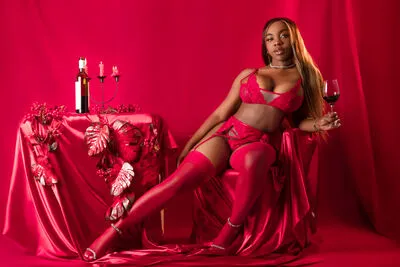 Live sex webcam photo for EmilyKorz #290157876