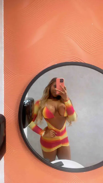 Live sex webcam photo for EmilyKorz #290157878