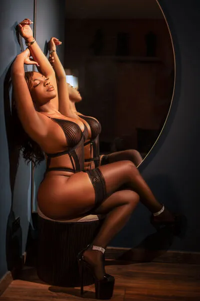 Live sex webcam photo for EmilyKorz #290157909