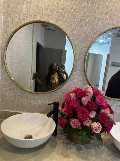 Live sex webcam photo for EmilyKorz #290158009