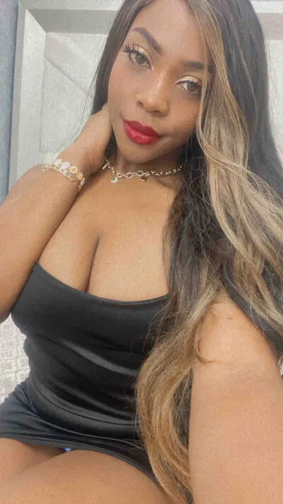 Live sex webcam photo for EmilyKorz #290158088