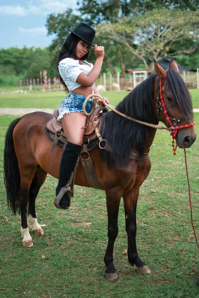 Live sex webcam photo for EmilyKorz #290158091