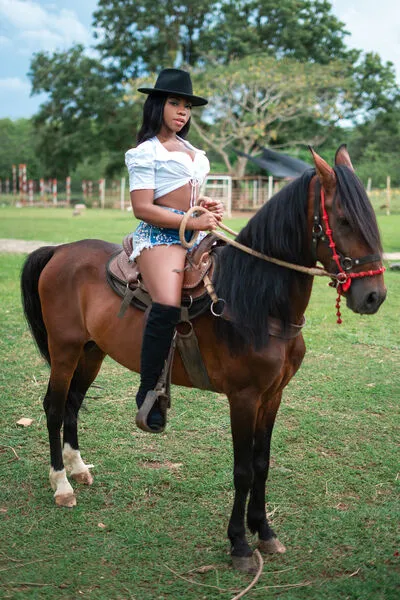 Live sex webcam photo for EmilyKorz #290158092