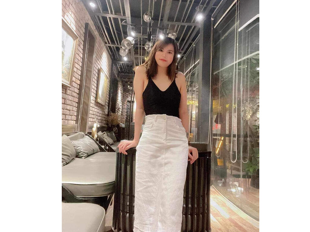 Live sex webcam photo for EmilyNguy #276309227