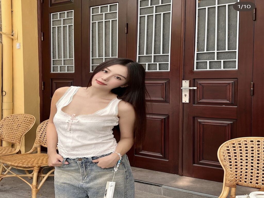 Live sex webcam photo for EmilyOanh #276293249