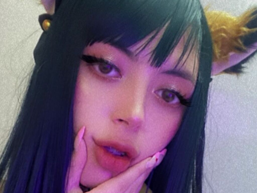 Live sex webcam photo for EmilyRodrigos #275849423