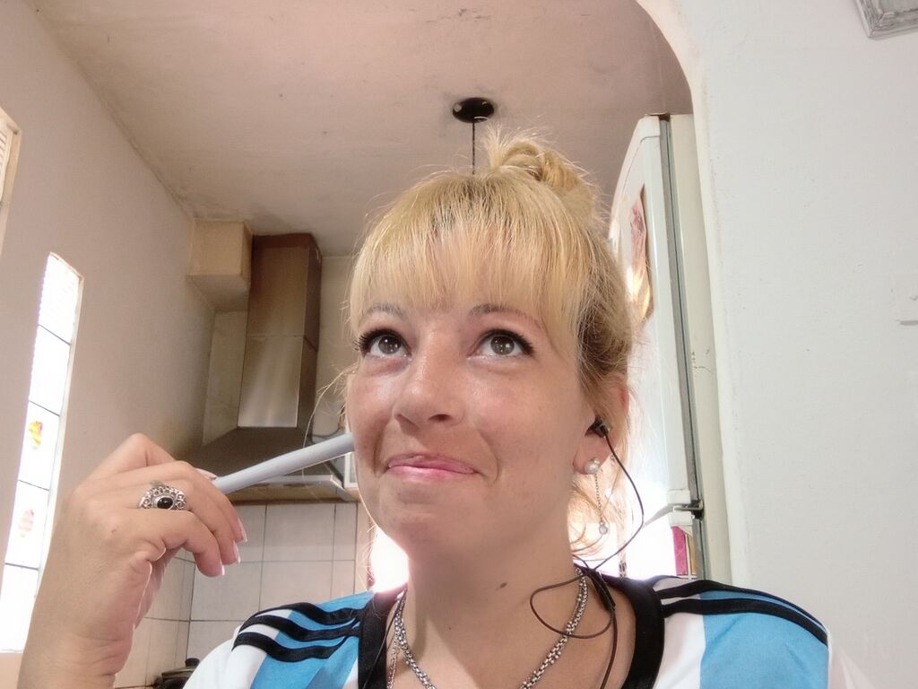 Live sex webcam photo for EmmaAlfa #278030981