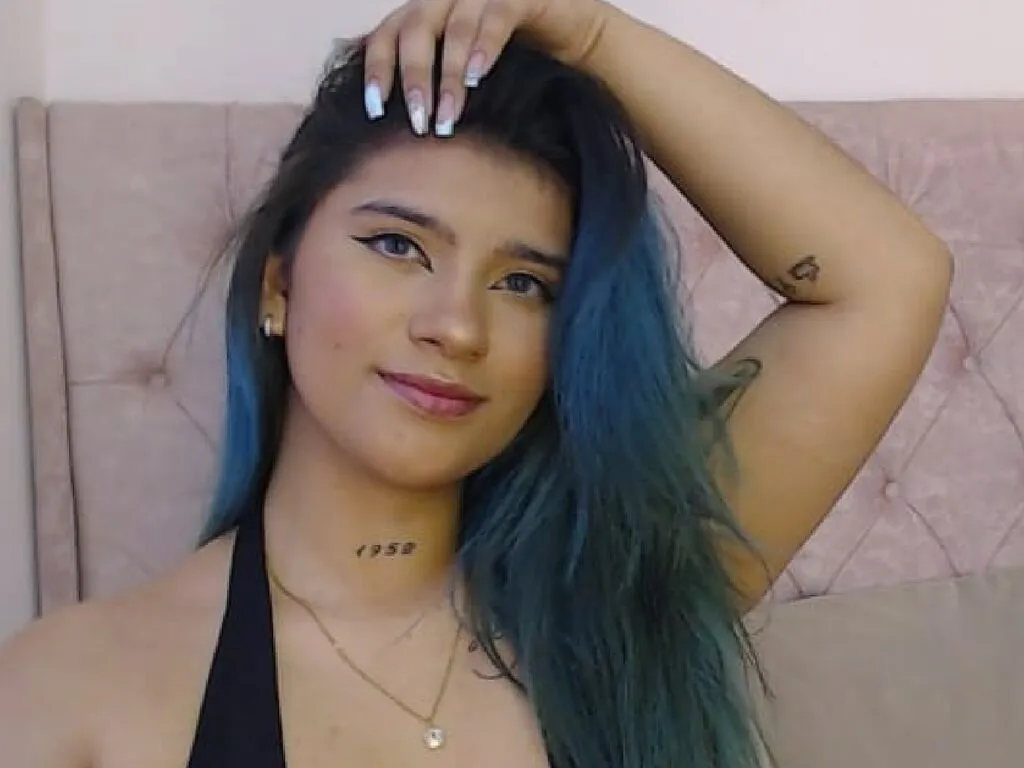 Live sex webcam photo for EmmaCoopper #276622970